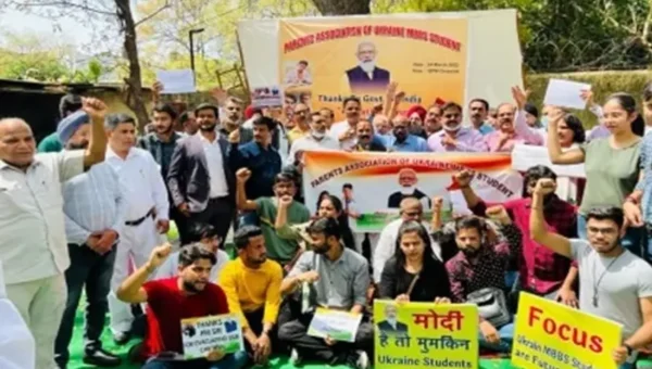 Ukraine returned students gather at Delhi’s Jantar Mantar, demands admission to Indian institutions