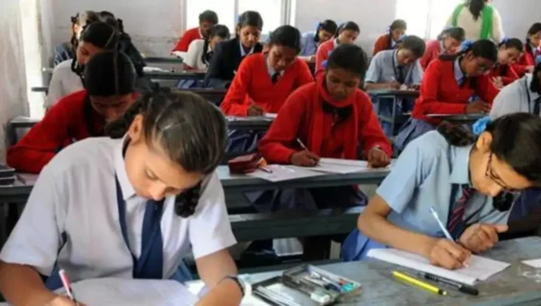 Gujarat: Image of Class 10 Hindi paper on social media before exam ends