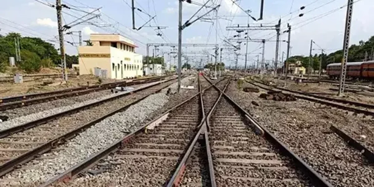 Few trains affected due to traffic and power block between Boisar and Vangao stations