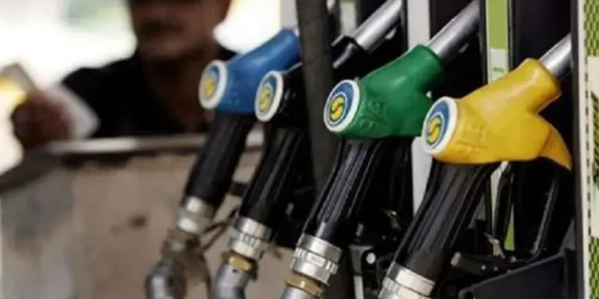 Petrol, Diesel price hiked again by 80 Paise, Costlier by Rs 8 per litre in 13 days