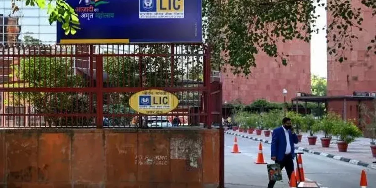 Uncertainty over LIC listing delays IPOs of 3 more PSUs