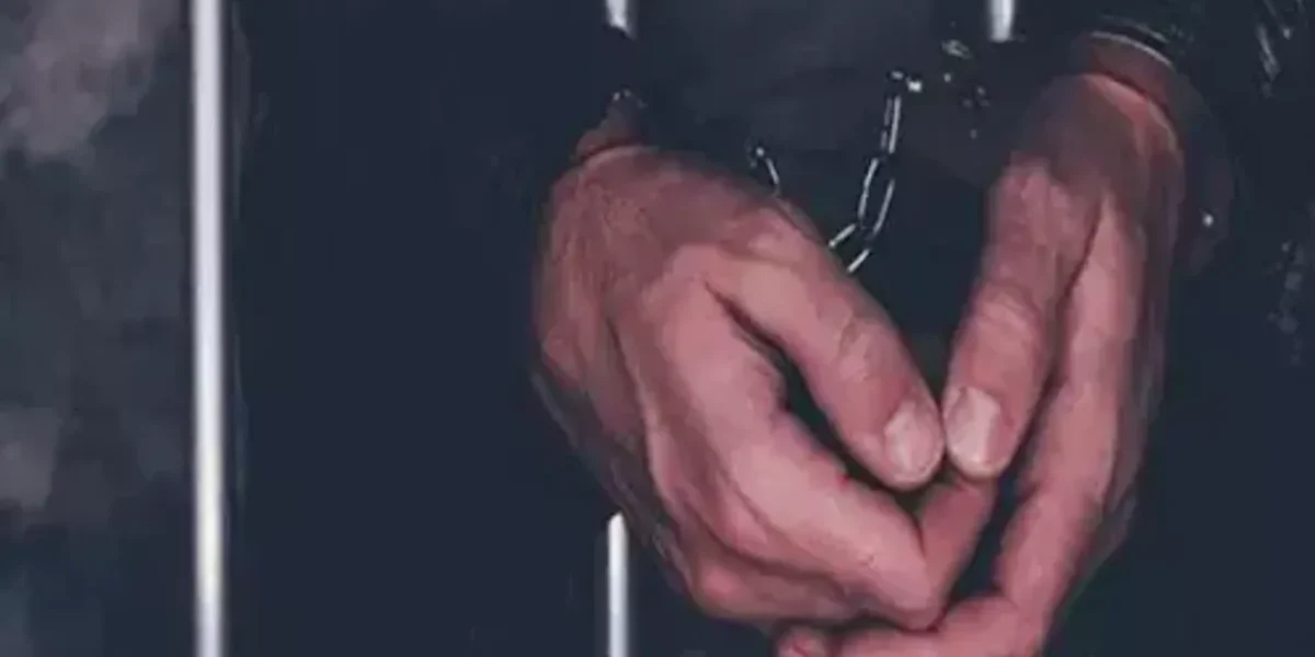 Mumbai man selling drugs to college students arrested in Vadodara