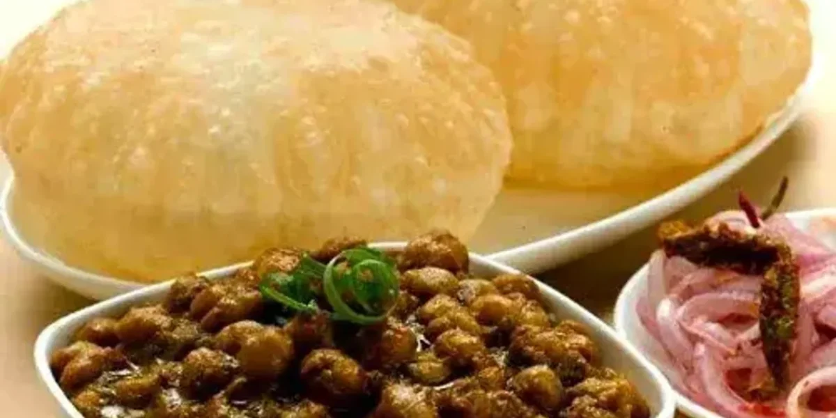 Chole Bhatura Recipe: This delicacy has Punjabi origins and thus you can imagine the taste of this dish