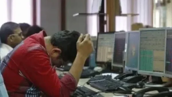 Markets fall for 5th day; Sensex cracks 817 points in early trade