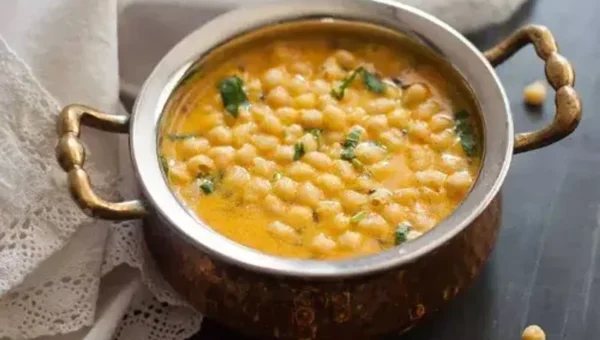Boondi Kadhi recipe: Pair up the kadhi with chapati or steamed rice and enjoy