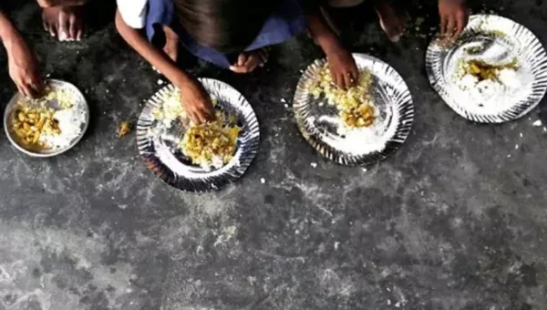 27% of Delhi students left out of midday meal in 2nd pandemic year: Centre