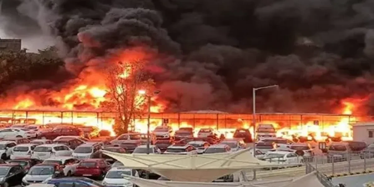 Delhi: Nearly 100 vehicles gutted as massive fire engulfs electric motor parking in Jamia Nagar