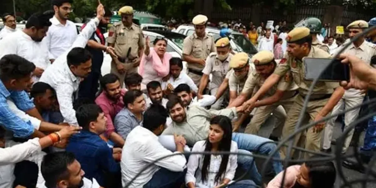 Congress turns Rahul Gandhi’s ED questioning into show of strength