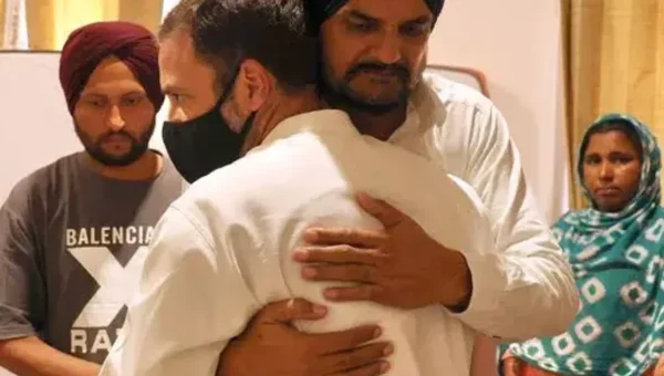 Rahul Gandhi meets Moosewala’s family in Punjab