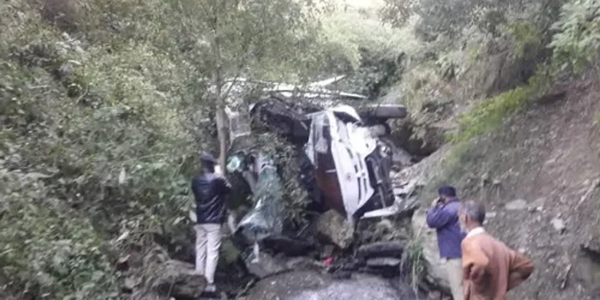At least 16 killed as bus falls into gorge in Himachal