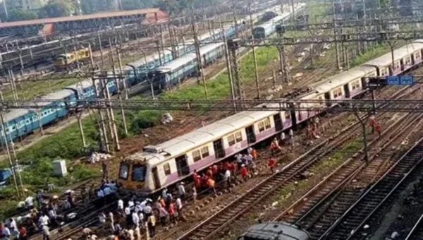 Mumbai local train derails at Chhatrapati Shivaji Maharaj Terminus