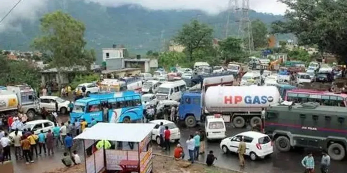 Amarnath Yatra halted in Ramban after closure of Jammu-Srinagar national highway