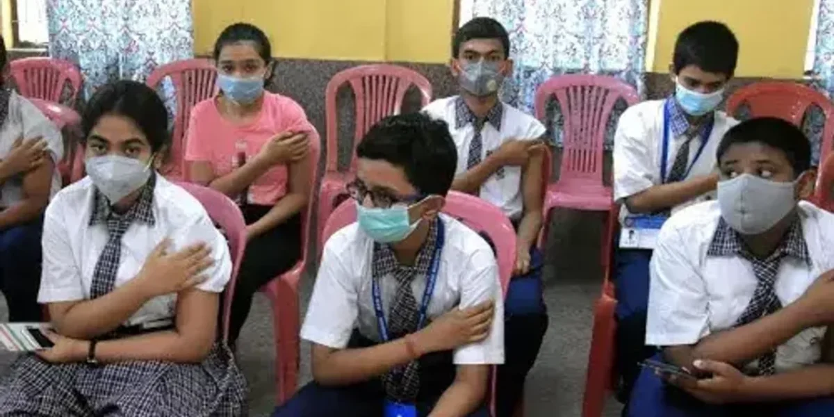 30 Students vaccinated with same syringe, probe ordered