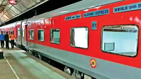 Indian Railways: Big blow to passengers, ordering food in trains becomes expensive
