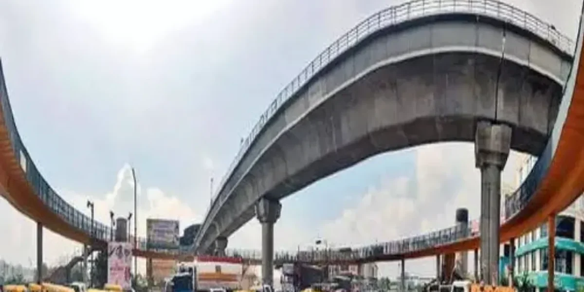 Ahmedabad: Circular foot overbridge going round in circles