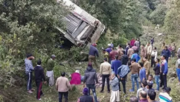J&K: Bus falls into gorge after brake fail, 7 police personnel killed