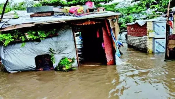 Surat on alert as Ukai set to release 1.81 lakh cusecs water