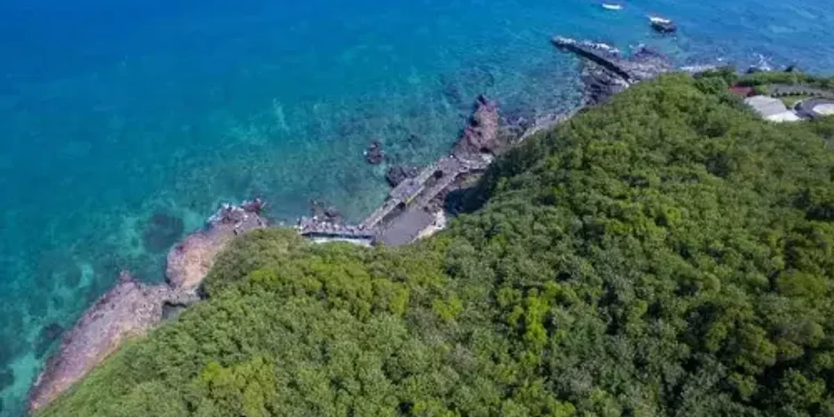 Covid outbreaks in China’s summer vacation hotspots leave thousands stranded