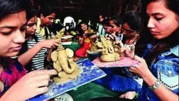 Barodians sculpt own idols for Ganeshotsav at home!
