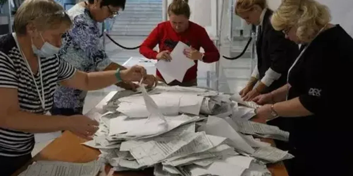 Russia claims victory in referendum; US announces new arms package