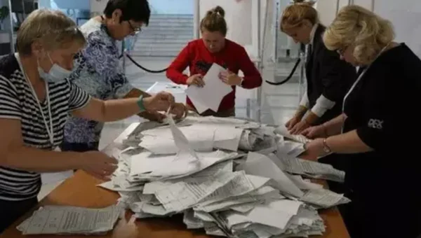 Russia claims victory in referendum; US announces new arms package