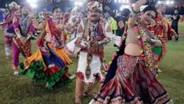 Vadodara: Miffed at messed-up venue, reveller pelts stone at famed folk singer