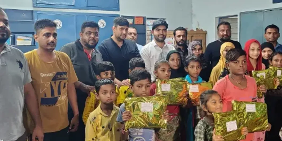 Ankleshwar: Pro Life Foundation distributed uniforms to 1500 students of 5 government schools