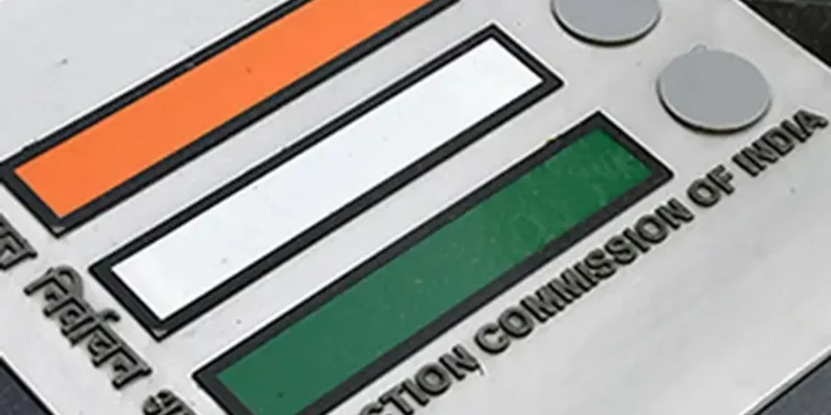 EC raps Gujarat chief secretary, DGP for sitting on orders
