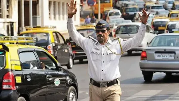 Shah Rukh Khan’s upcoming movie ‘Pathaan’ teaser helps Mumbai Police promote road safety