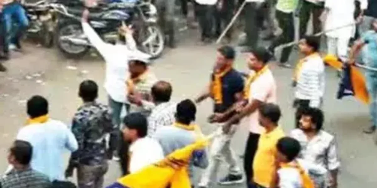 Roadshow in Surat: AAP, BJP workers clash