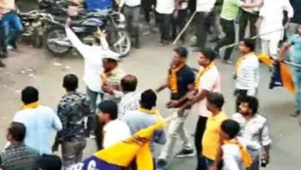 Roadshow in Surat: AAP, BJP workers clash