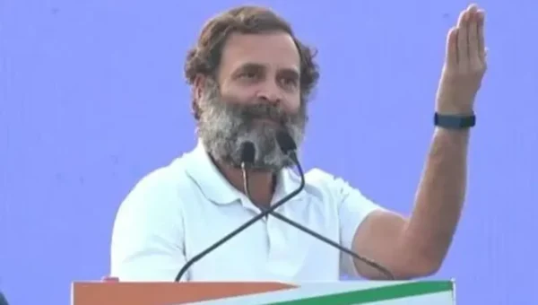 Rahul Gandhi backs English education in schools, slams BJP