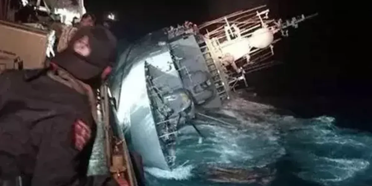 Thai navy ship sinks, rescue underway for sailors in water