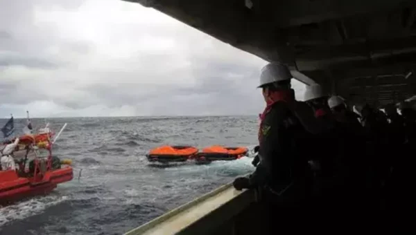Ship sinks between S. Korea and Japan; 9 remain unconscious