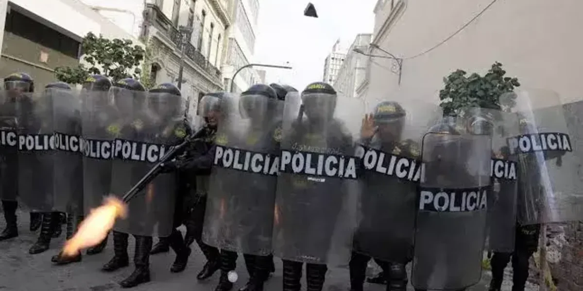 Peru police use tear gas to block protesters from marching