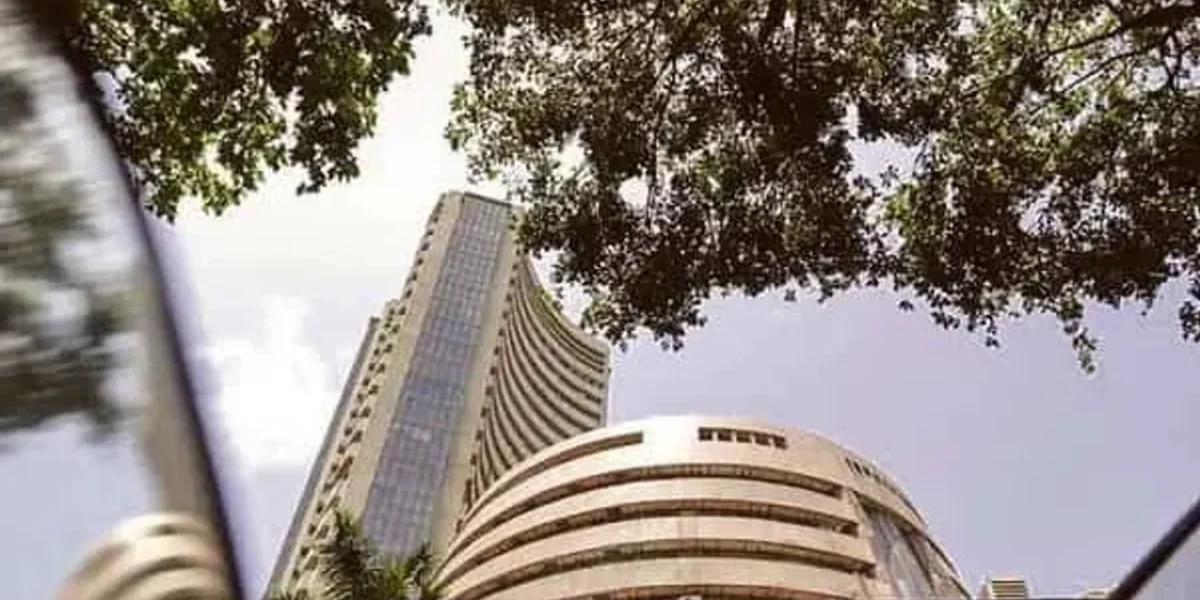 Sensex trades flat to negative, but 134 BSE stocks hit 52-week low