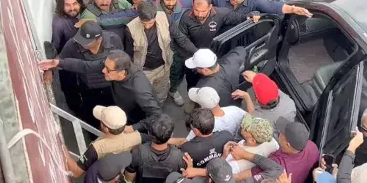 Pakistan: PTI workers gather in front of Imran Khan’s house to stop his arrest