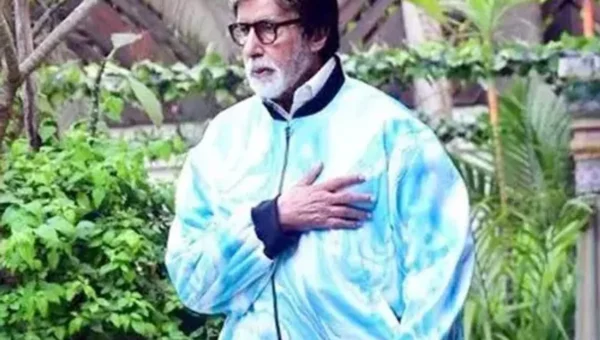 Amitabh Bachchan rests at Jalsa with ‘strapped chest’, celebrates Holika Dahan post injury