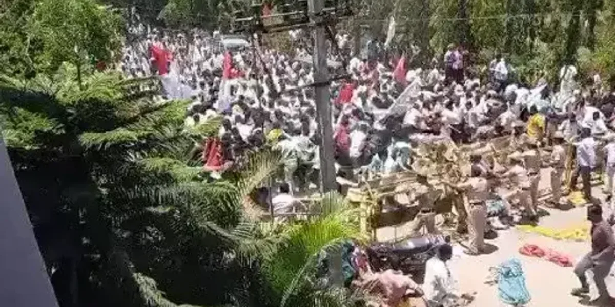Karnataka: Banjara community stages massive protest outside Yediyurappa’s house