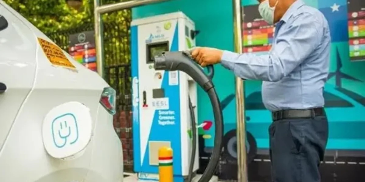 Govt sanctions Rs 800 Crore to three PSU OMC for installing over 7,000 EV fast chargers