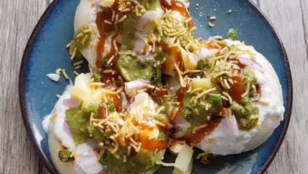 Idli Chaat Recipe: This chaat recipe is mildly spicy and makes a healthy dish to munch on!
