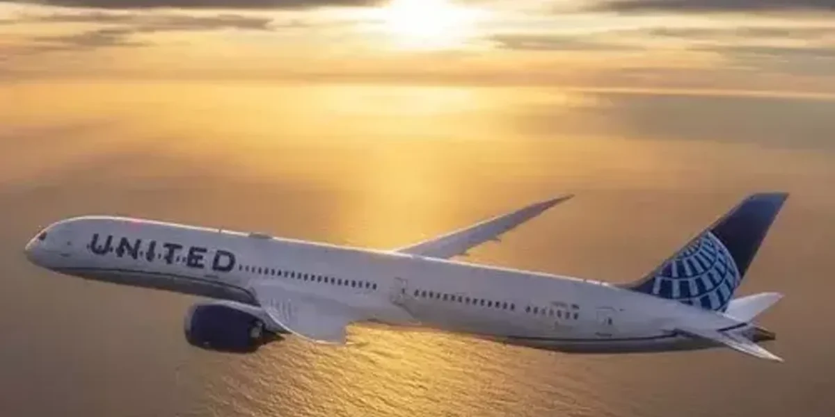 United Airlines Flight makes emergency landing after cockpit window ‘pops-open’ mid-air