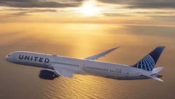 United Airlines Flight makes emergency landing after cockpit window ‘pops-open’ mid-air