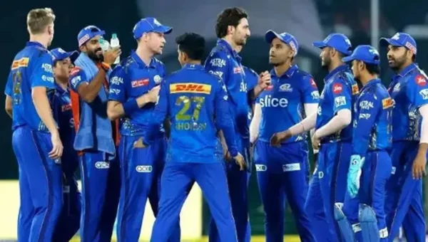 IPL: Mumbai Indians beat Sunrisers Hyderabad by 14 runs in Hyderabad