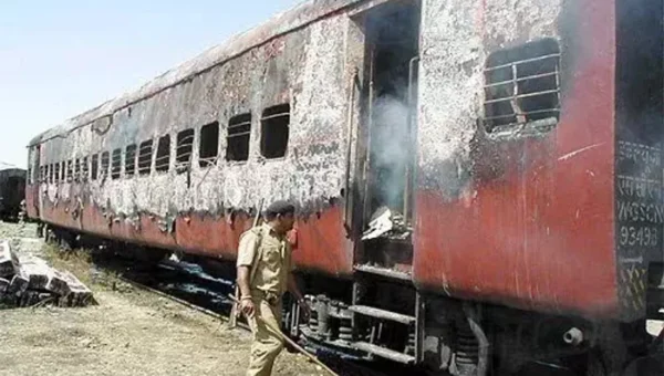 SC rejects bail plea of 2 in Godhra train burning case