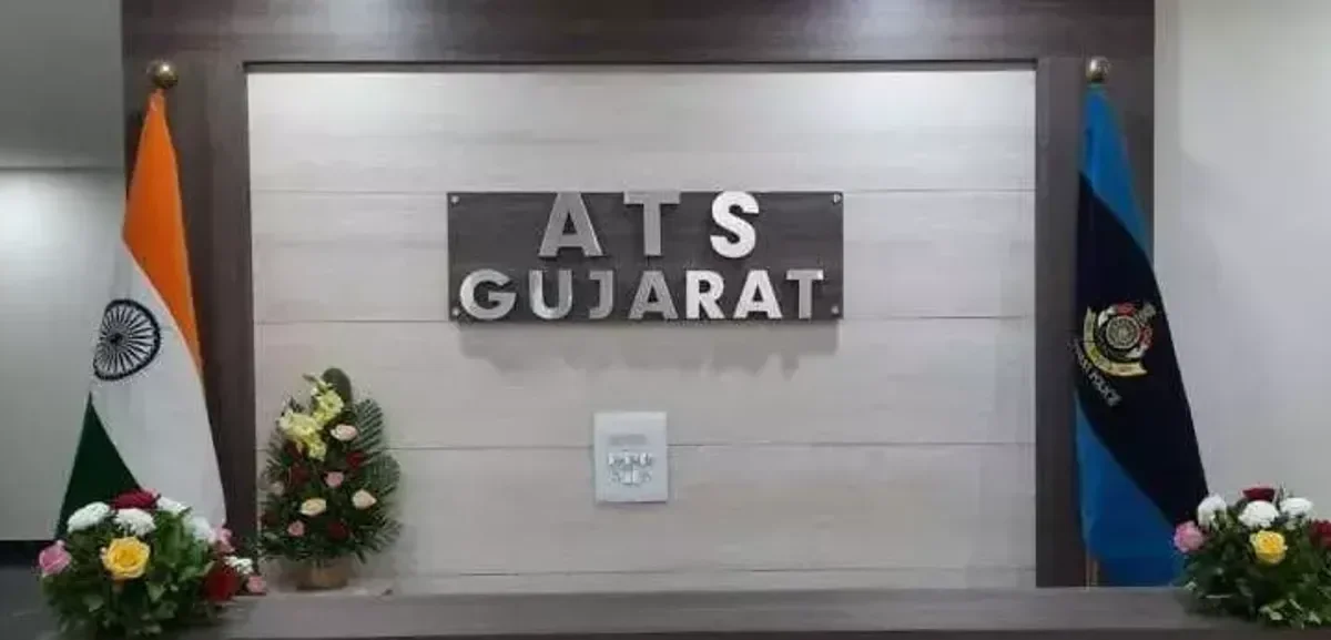 6 arrested with 15 illegal pistols in Gujarat