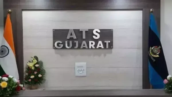 6 arrested with 15 illegal pistols in Gujarat