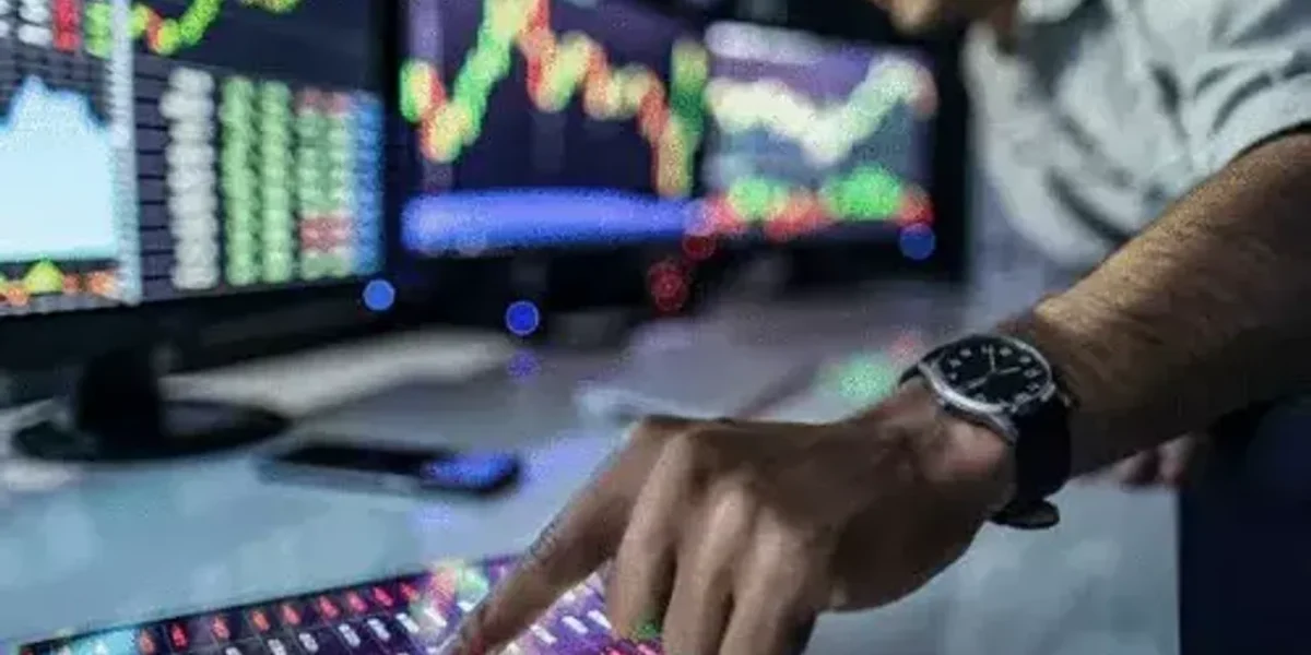 Stock Market: HDFC twins drag Sensex by 500 pts, Nifty down 100 pts