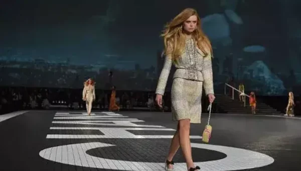 Chanel lures stars with cruise fashion show in Los Angeles