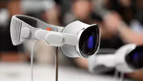 Apple, Vision Pro AR headset at three times Meta’s priciest device
